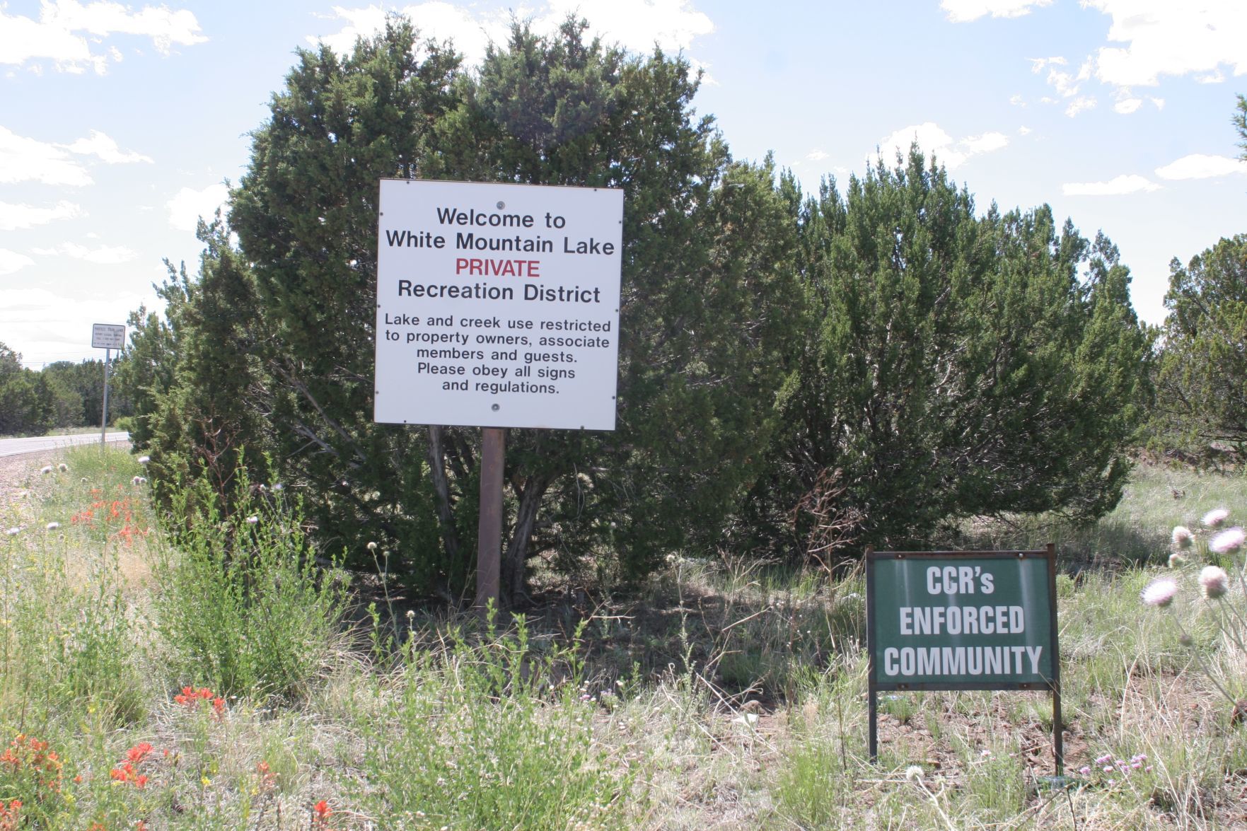 White Mountain Lake entrance sign - Private recreation district
